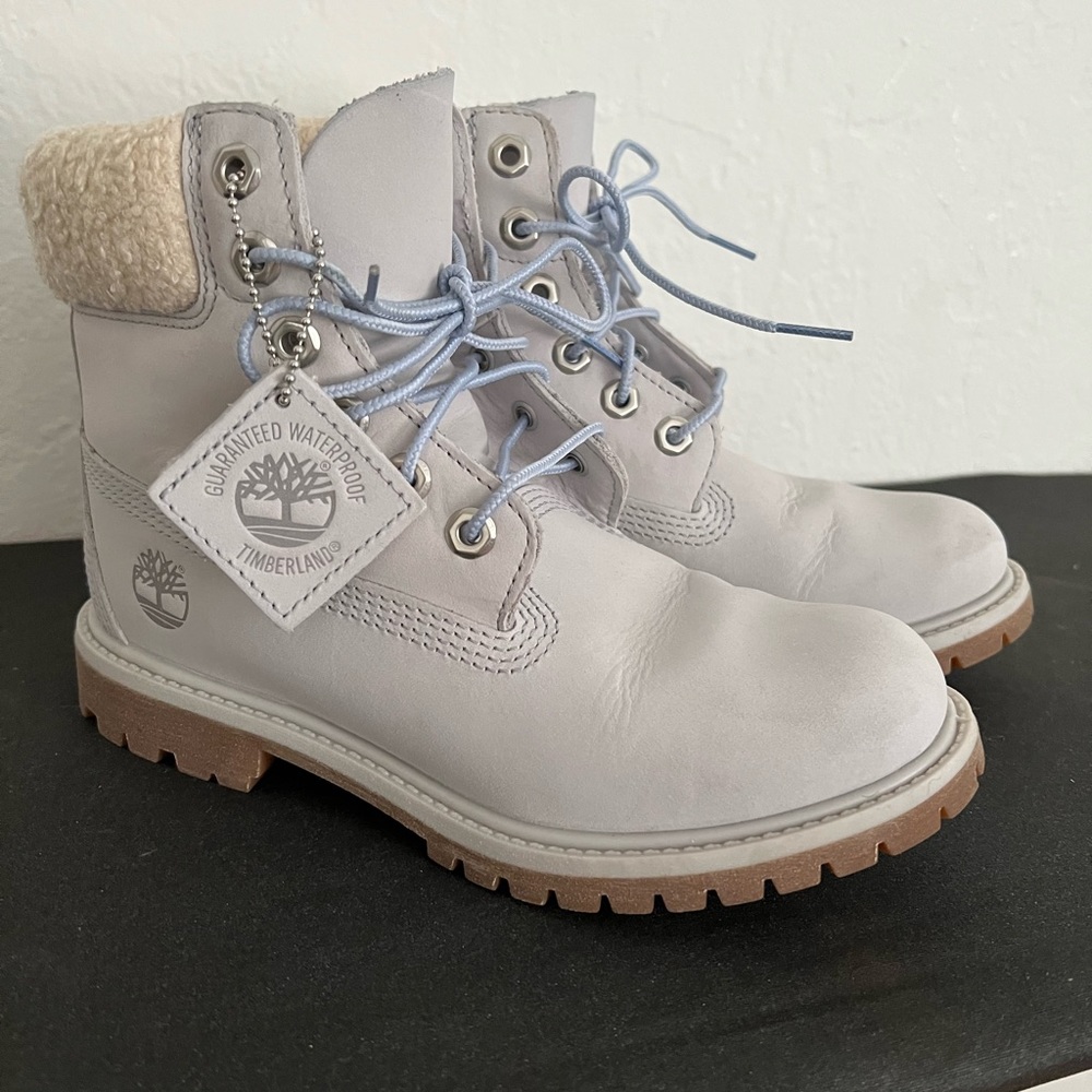 Timberland- Premium 6inch Waterproof Boot in Light Grey Nubuck/Blue size 6